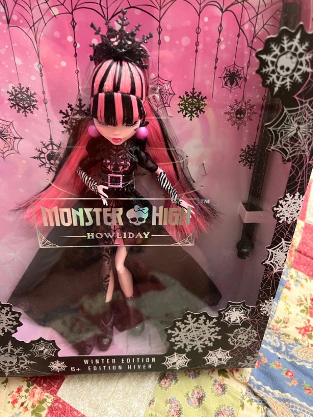 Winter Draculaura - Picture 5 of 8